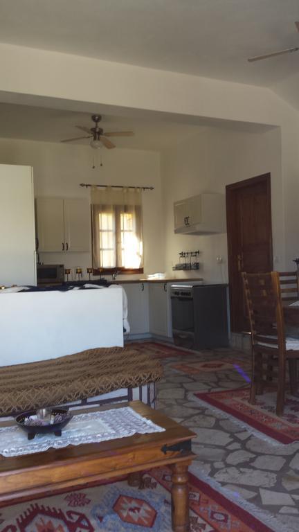 P&M House Villa Meyísti Екстериор снимка