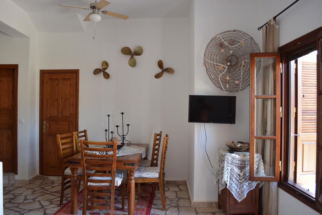 P&M House Villa Meyísti Екстериор снимка