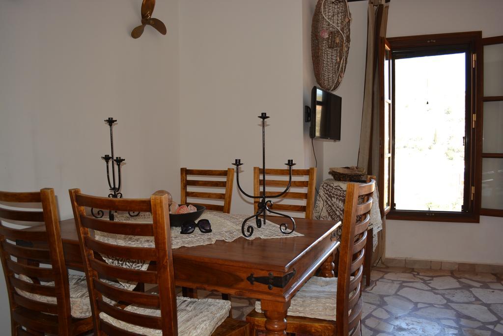 P&M House Villa Meyísti Екстериор снимка