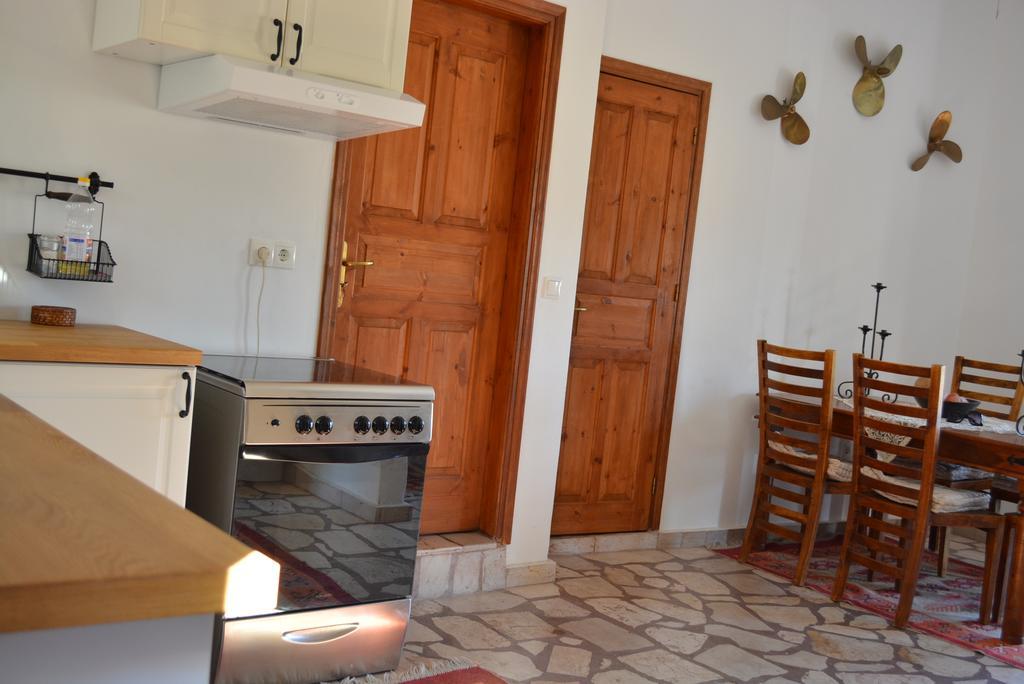P&M House Villa Meyísti Екстериор снимка